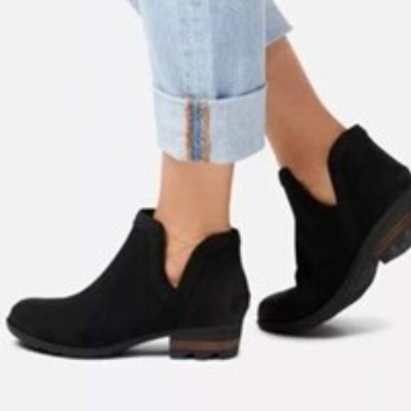 Fergalicious Westin Booties Suede Black "Wood" Heels Side Cutouts Shoes Boot 9.5 - Picture 1 of 10